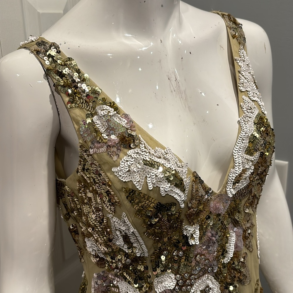 NWOT Mac Duggal floral embellished sequin v neck gown - Picture 4 of 16